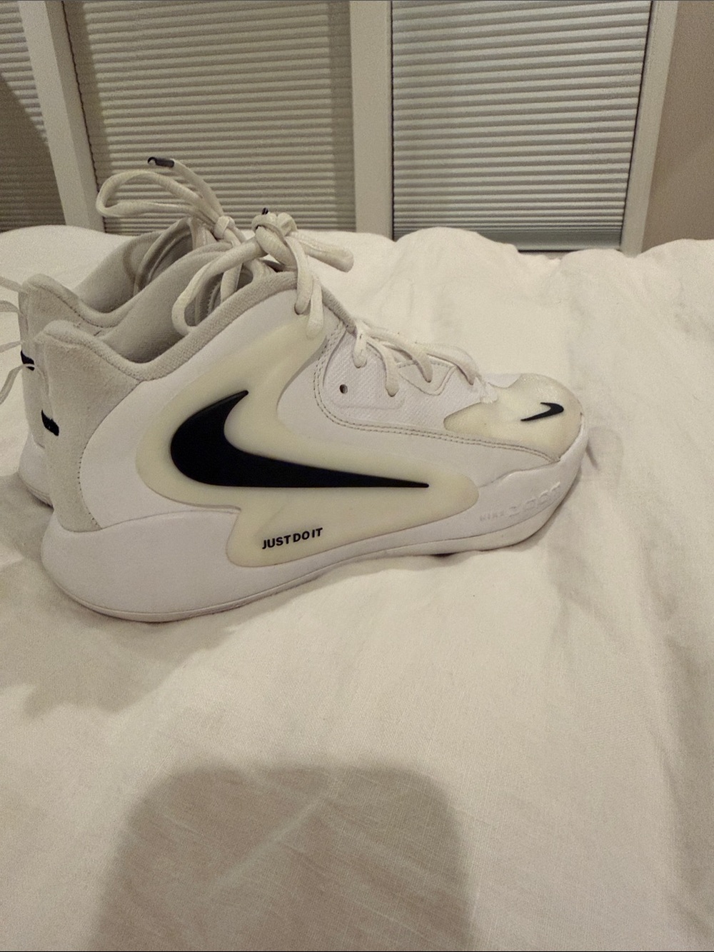 Nike Hyperset 2 White Sneakers with Black Swoosh Accent